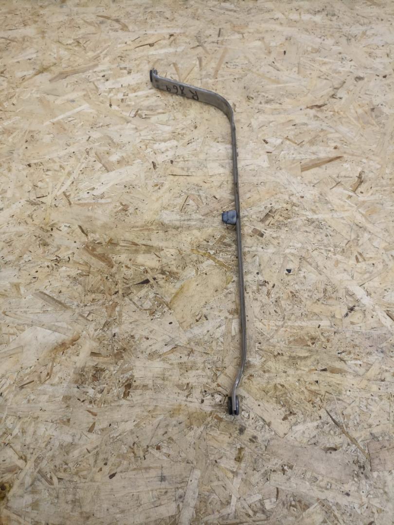 крепление бака топливного BMW 5 серия G30/G31 2019, 4.4 л., N63 B44 C, бензин, АКПП, rhodonite silver metallic, седан, полный привод, 16117354283, 7354283 - фото №1