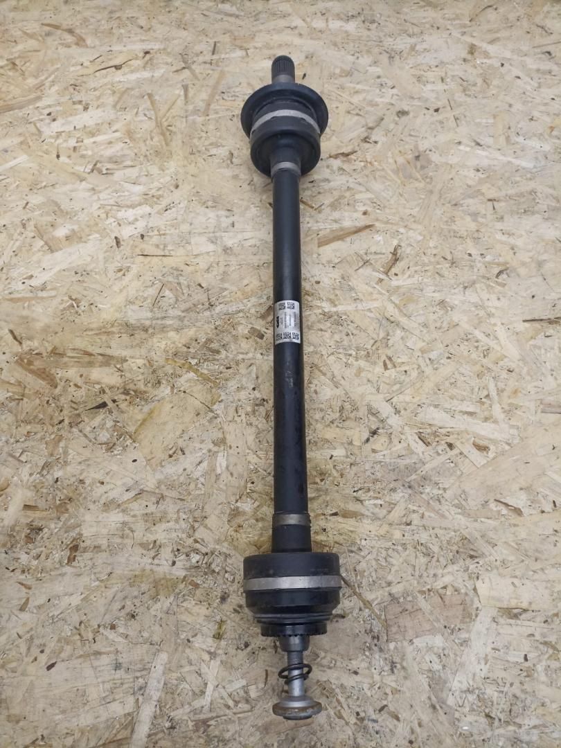 полуось задняя (приводной вал, ШРУС) BMW 5 серия G30/G31 2019, 4.4 л., N63 B44 C, бензин, АКПП, rhodonite silver metallic, седан, полный привод, 33208664656, 8664656 - фото №1