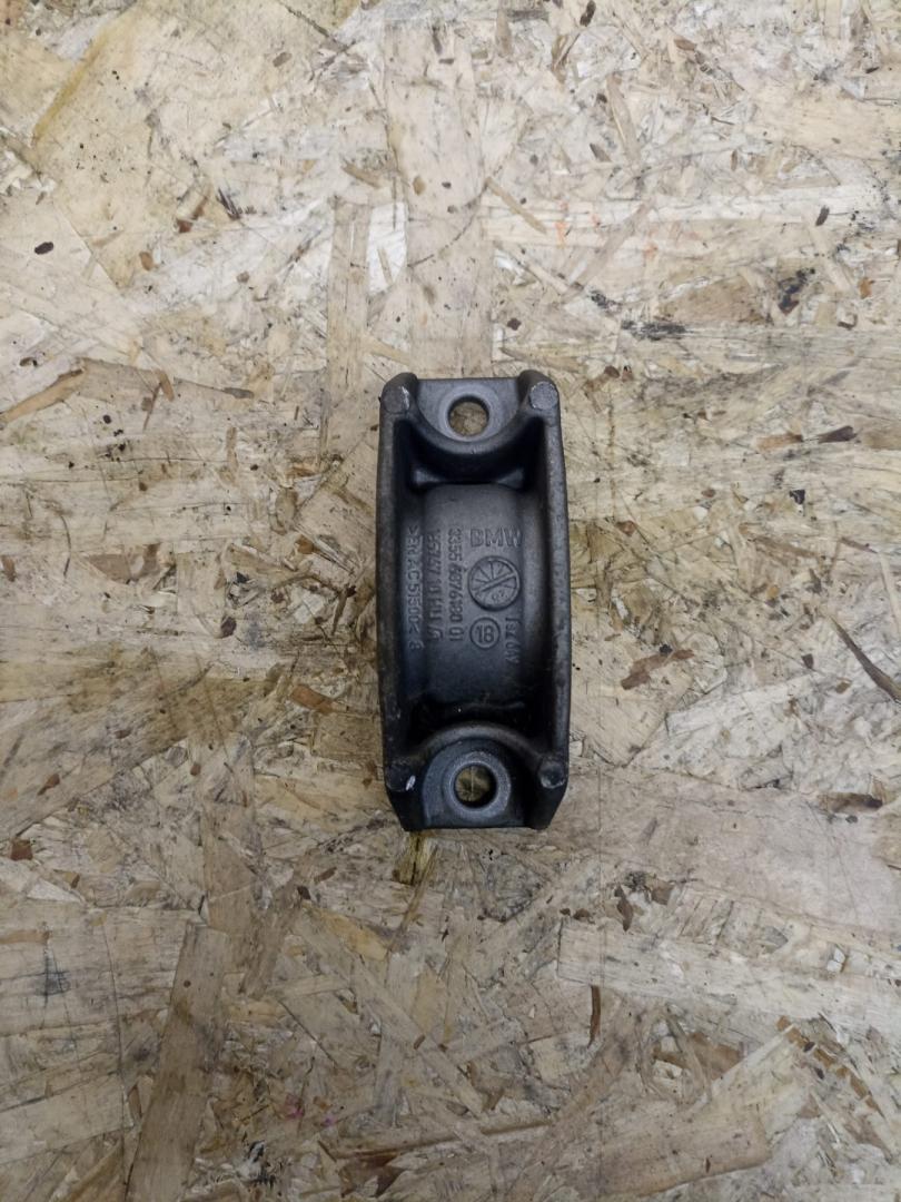 кронштейн (крепление) BMW 5 серия G30/G31 2019, 4.4 л., N63 B44 C, бензин, АКПП, rhodonite silver metallic, седан, полный привод, 33556876180, 6876180 - фото №1