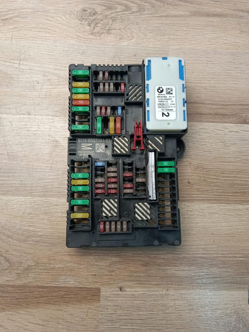 блок предохранителей BMW 5 серия G30/G31 2019, 4.4 л., N63 B44 C, бензин, АКПП, rhodonite silver metallic, седан, полный привод, 61146837091, 6837091, 61356992957, 6992957 - фото №1