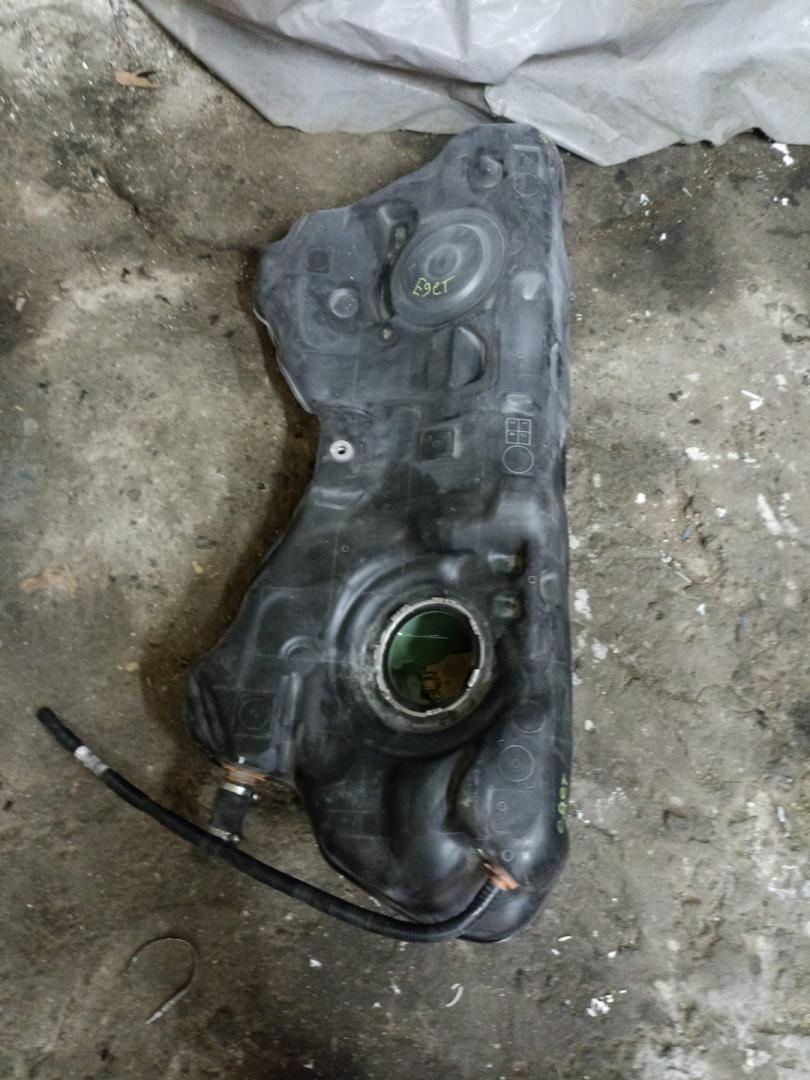 бак топливный BMW 5 серия G30/G31 2019, 4.4 л., N63 B44 C, бензин, АКПП, rhodonite silver metallic, седан, полный привод, 16117465281, 7465281 - фото №1