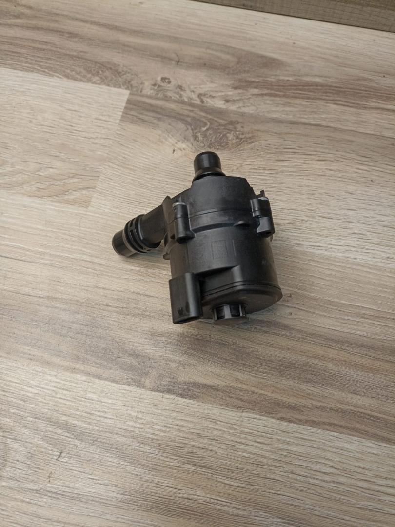 насос антифриза дополнительный BMW 5 серия G30/G31 2019, 4.4 л., N63 B44 C, бензин, АКПП, rhodonite silver metallic, седан, полный привод, 11518623759, 8623759 - фото №1