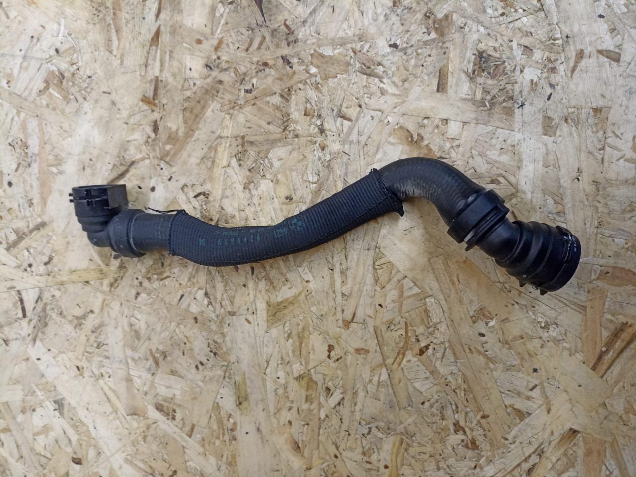 патрубок (трубопровод, шланг) BMW 5 серия G30/G31 2019, 4.4 л., N63 B44 C, бензин, АКПП, rhodonite silver metallic, седан, полный привод, 64219299619, 9299619 - фото №1