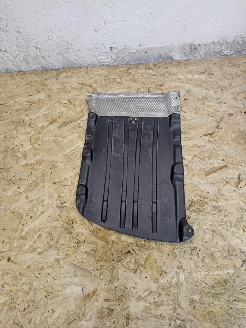 защита днища BMW 5 серия G30/G31 2019, 4.4 л., N63 B44 C, бензин, АКПП, rhodonite silver metallic, седан, полный привод, 51757351443, 7351443 - фото №1