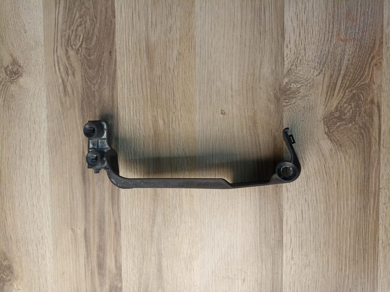 планка под капот BMW 5 серия G30/G31 2019, 4.4 л., N63 B44 C, бензин, АКПП, rhodonite silver metallic, седан, полный привод, 12908643116, 8643116 - фото №1