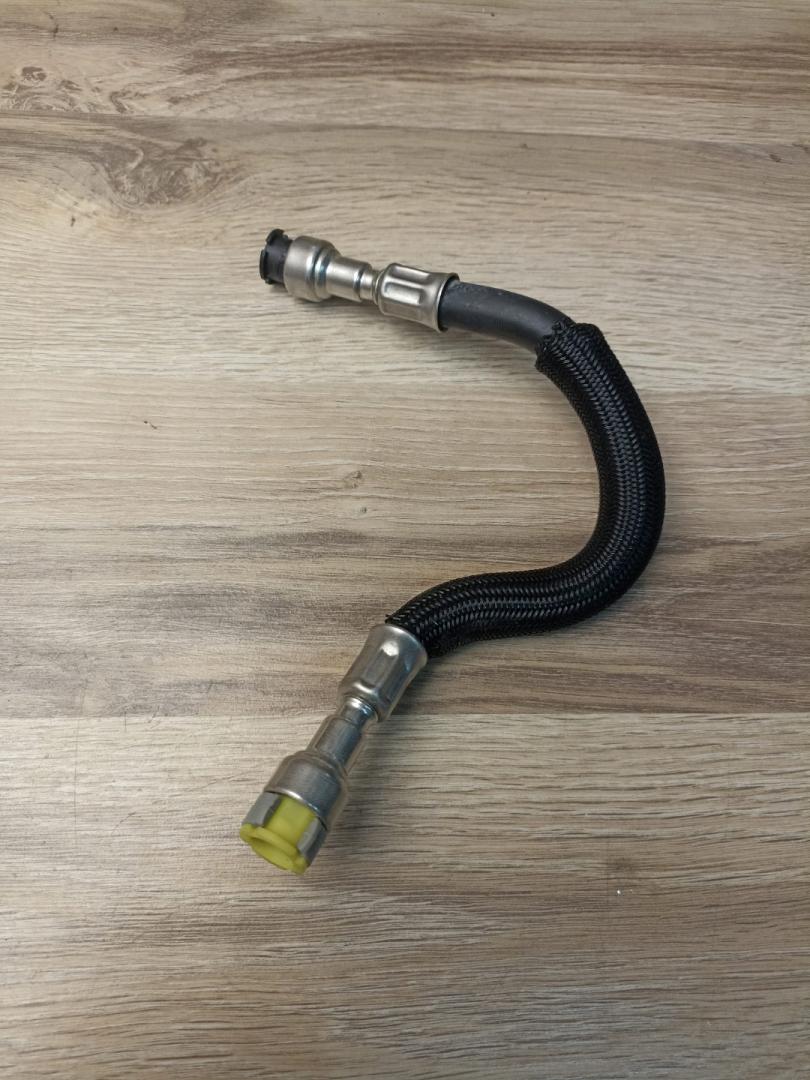 трубка топливная BMW 5 серия G30/G31 2019, 4.4 л., N63 B44 C, бензин, АКПП, rhodonite silver metallic, седан, полный привод, 13538601020, 8601020 - фото №1