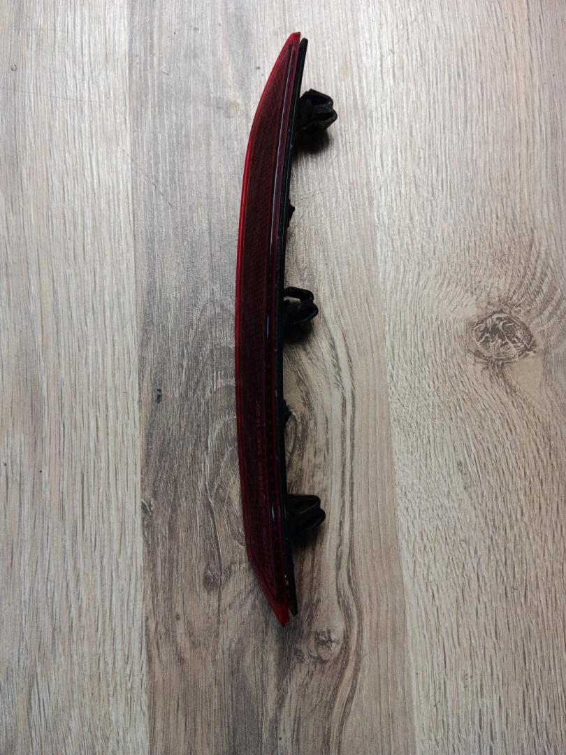 отражатель правый BMW 5 серия G30/G31 2019, 4.4 л., N63 B44 C, бензин, АКПП, rhodonite silver metallic, седан, полный привод, 7851578, 63147851578 - фото №1