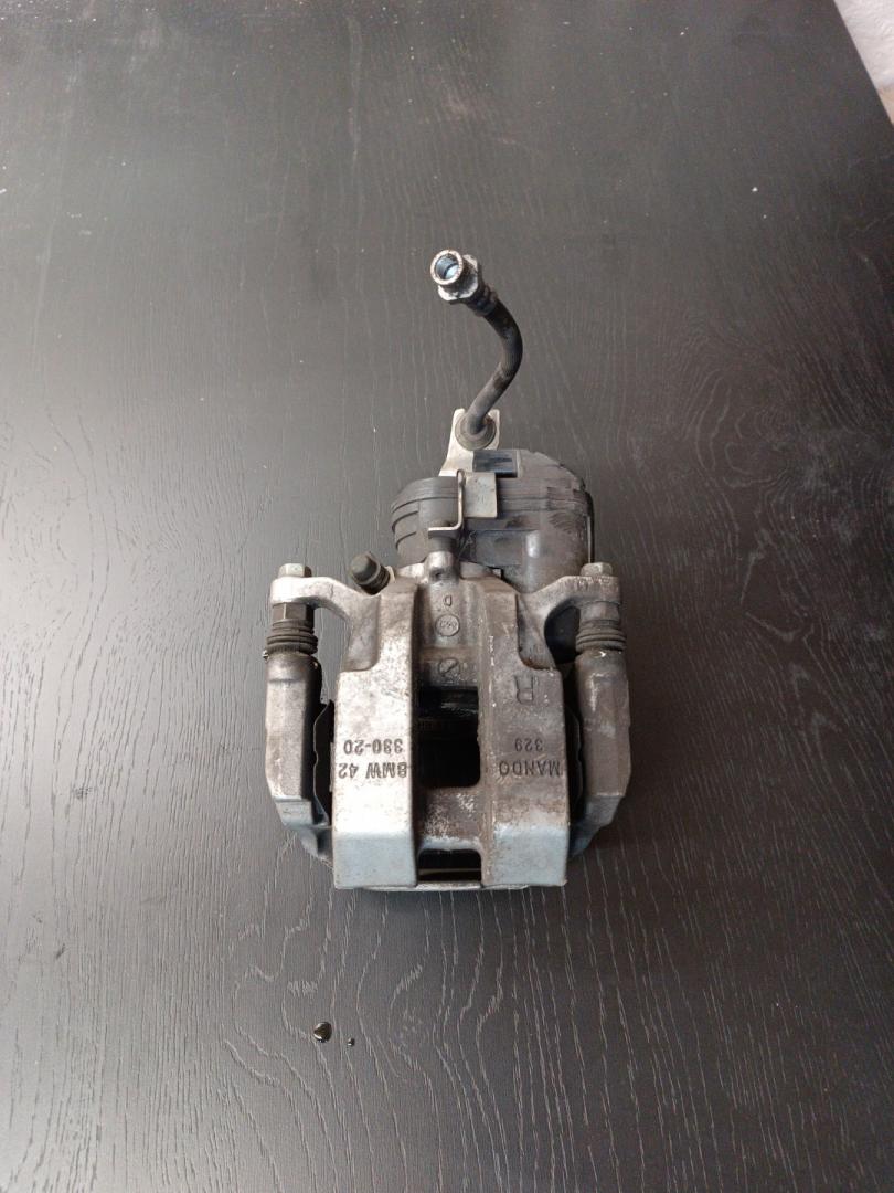 суппорт задний правый BMW 4 Gran Coupe G26 2023, 2.0 л., B46 B20 B, бензин, АКПП, 475, лифтбэк, задний привод, 34206894080, 6894080 - фото №1