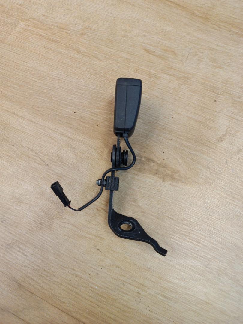 замок ремня безопасности BMW 4 серия G22/G23 G22 2021, 3.0 л., B58B30B, бензин, АКПП, a96, купе, полный привод, 7442031 - фото №1