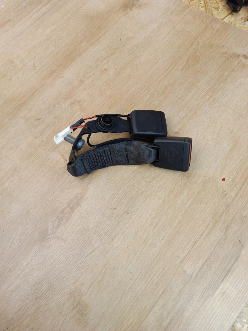 замок ремня безопасности BMW 2 серия F44 2023, 2.0 л., B48 A20 A, бензин, АКПП, 475, седан, передний привод, правый руль, 7456284, 72117456284 - фото №1