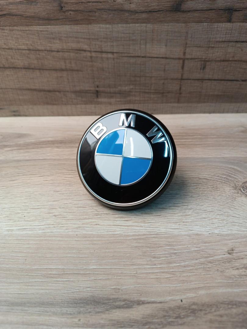 эмблема BMW 2 серия F44 2023, 2.0 л., B48 A20 A, бензин, АКПП, 475, седан, передний привод, правый руль, 51137490214, 7490214 - фото №1