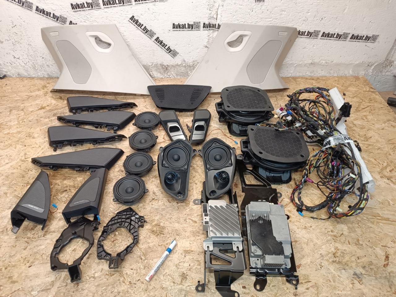 комплект акустики BMW X7 G07 2021, 3.0 л., B58B30C, бензин, АКПП, 475(black-sapphire metallic), внедорожник 5 дв., полный привод, 5A2D559, 65132622517, 2622517, 9299276, 51417455104, 7455104, 51417455103, 7455103, 65132622518, 2622518, 65136813597, 6813597, 65132622516, 2622516, 51437433706, 51437433705, 65132622520, 65136809632, 7445518, 7445517, HV5A207E7, 5A207E7, R35A2D559, 61112465566, 2465566 - фото №1