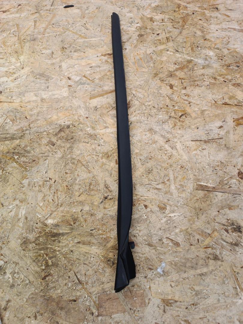 молдинг лобового стекла BMW 2 серия F44 2023, 2.0 л., B48 A20 A, бензин, АКПП, 475, седан, передний привод, правый руль, 7475979, 51317475979 - фото №1