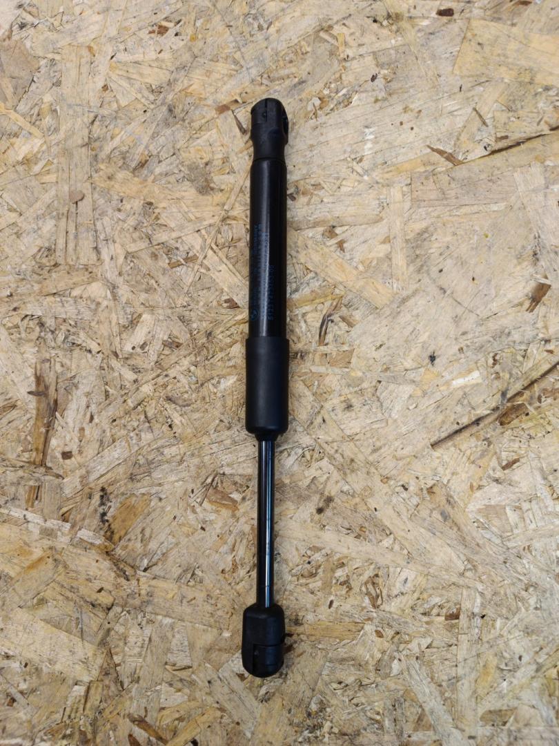 амортизатор капота BMW 2 серия F44 2023, 2.0 л., B48 A20 A, бензин, АКПП, 475, седан, передний привод, правый руль, 7473453, 51237473453 - фото №1