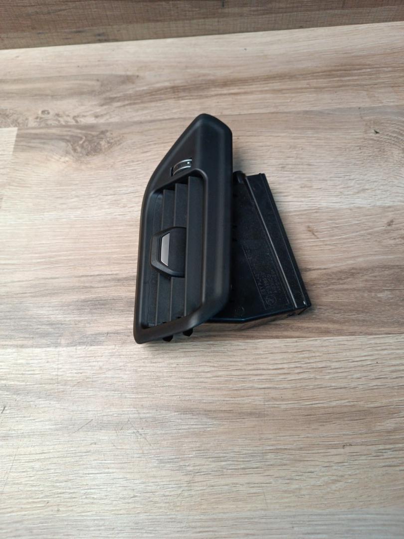 дефлектор обдува салона BMW X7 G07 2021, 3.0 л., B58B30C, бензин, АКПП, 475(black-sapphire metallic), внедорожник 5 дв., полный привод, 51437938676, 7938676 - фото №1