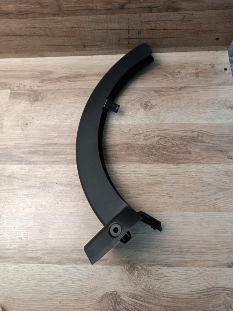 накладка петли багажника левая BMW 2 серия F44 2023, 2.0 л., B48 A20 A, бензин, АКПП, 475, седан, передний привод, правый руль, 7477419, 51497477419 - фото №1