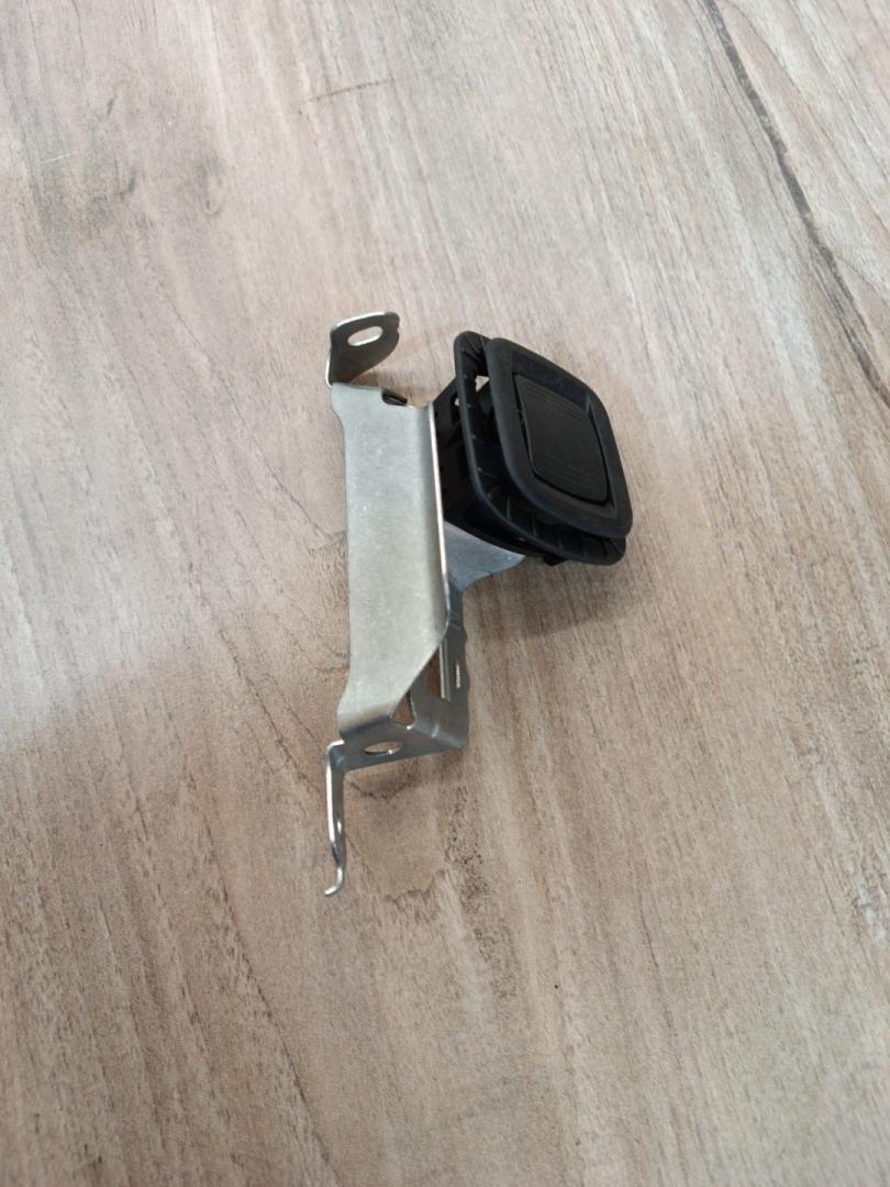 крючок для одежды BMW 2 серия F44 2023, 2.0 л., B48 A20 A, бензин, АКПП, 475, седан, передний привод, правый руль, 7475557, 51167475557 - фото №1