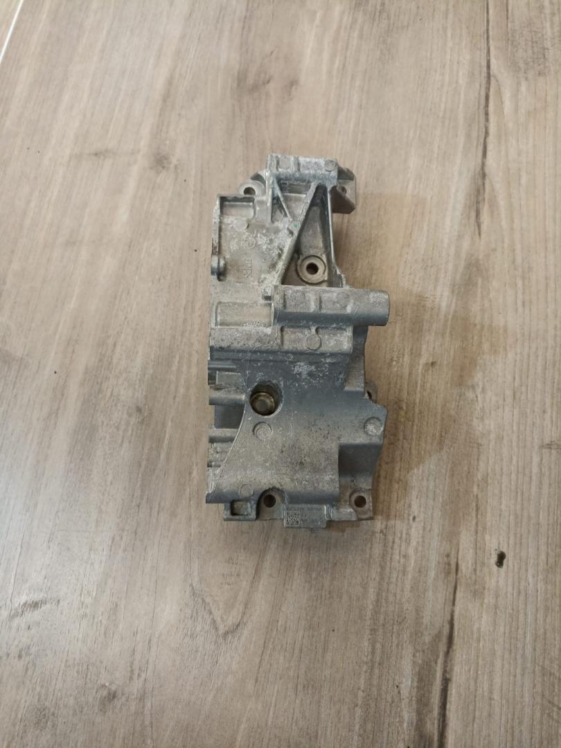 кронштейн (крепление) BMW 4 Gran Coupe G26 2023, 2.0 л., B46 B20 B, бензин, АКПП, 475, лифтбэк, задний привод, 11518650986, 8650986 - фото №1