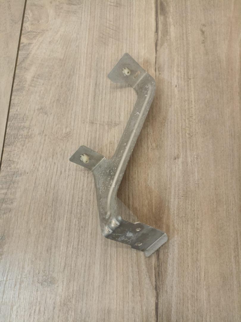 кронштейн (крепление) BMW X7 G07 2021, 3.0 л., B58B30C, бензин, АКПП, 475(black-sapphire metallic), внедорожник 5 дв., полный привод, 51487428100, 7428100 - фото №1