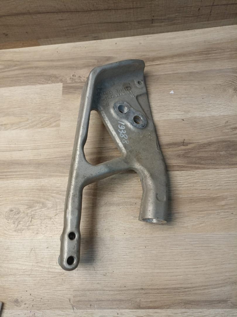 Кронштейн балки BMW X7 G07 2019, 4.4 л., N63B44D, бензин, АКПП, 416, внедорожник 5 дв., полный привод, 6878754, 31106878754 - фото №1