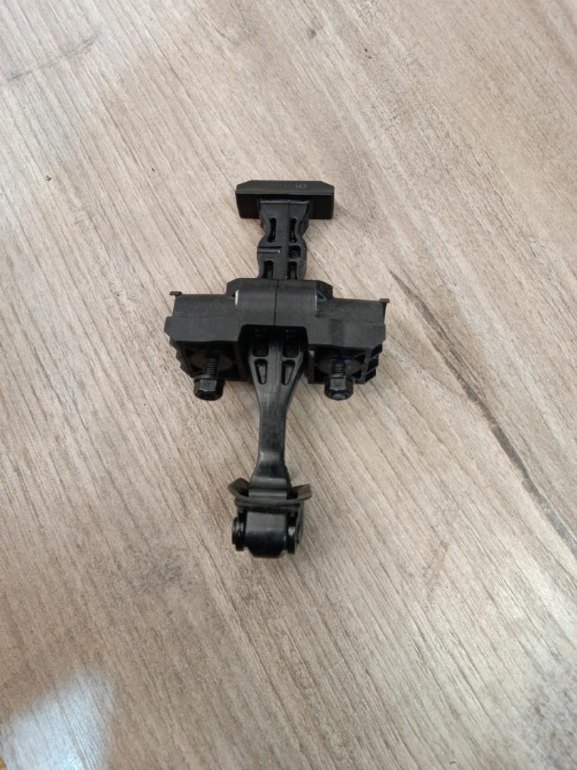 ограничитель открывания двери BMW 2 серия F44 2023, 2.0 л., B48 A20 A, бензин, АКПП, 475, седан, передний привод, правый руль, 7447993, 51227447993 - фото №1