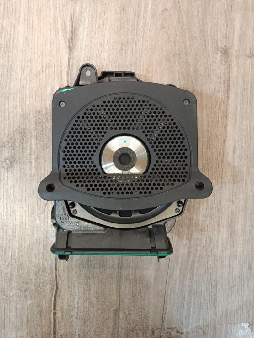 сабвуфер BMW 5 серия G30/G31 2019, 4.4 л., N63 B44 C, бензин, АКПП, rhodonite silver metallic, седан, полный привод, 6801100, 65136801100 - фото №1