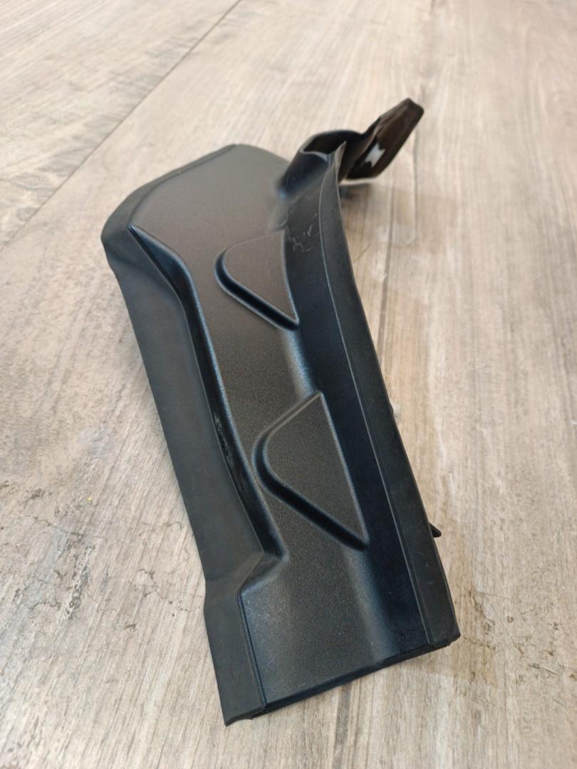 водосток крышки багажника BMW X5 G05 2022, 3.0 л., B58B30C, бензин, АКПП, c27(arktis-grau brillanteffekt), внедорожник 5 дв., полный привод, правый руль, 9491403, 63219491403 - фото №1