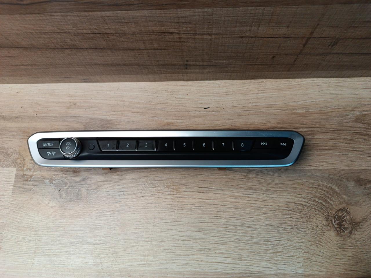 панель управления магнитолой BMW X5 G05 2022, 3.0 л., B58B30C, бензин, АКПП, c27(arktis-grau brillanteffekt), внедорожник 5 дв., полный привод, правый руль, 5A47C31, 61315A47C31 - фото №1