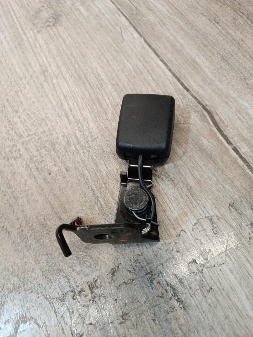 замок ремня безопасности BMW X5 G05 2021, 3.0 л., B58B30C, бензин, АКПП, внедорожник 5 дв., 7435671, 72117435671 - фото №1