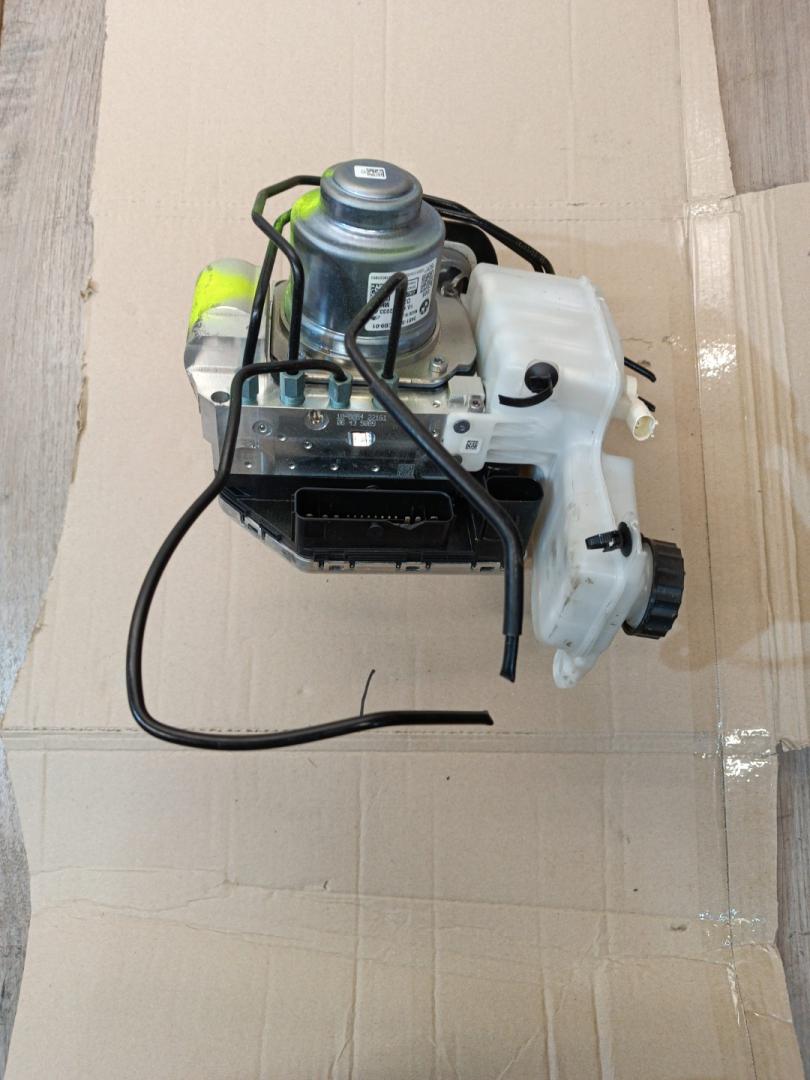 блок ABS BMW X5 G05 2022, 3.0 л., B58B30C, бензин, АКПП, c27(arktis-grau brillanteffekt), внедорожник 5 дв., полный привод, правый руль, 5A55CB9, 34515A55CB9 - фото №1