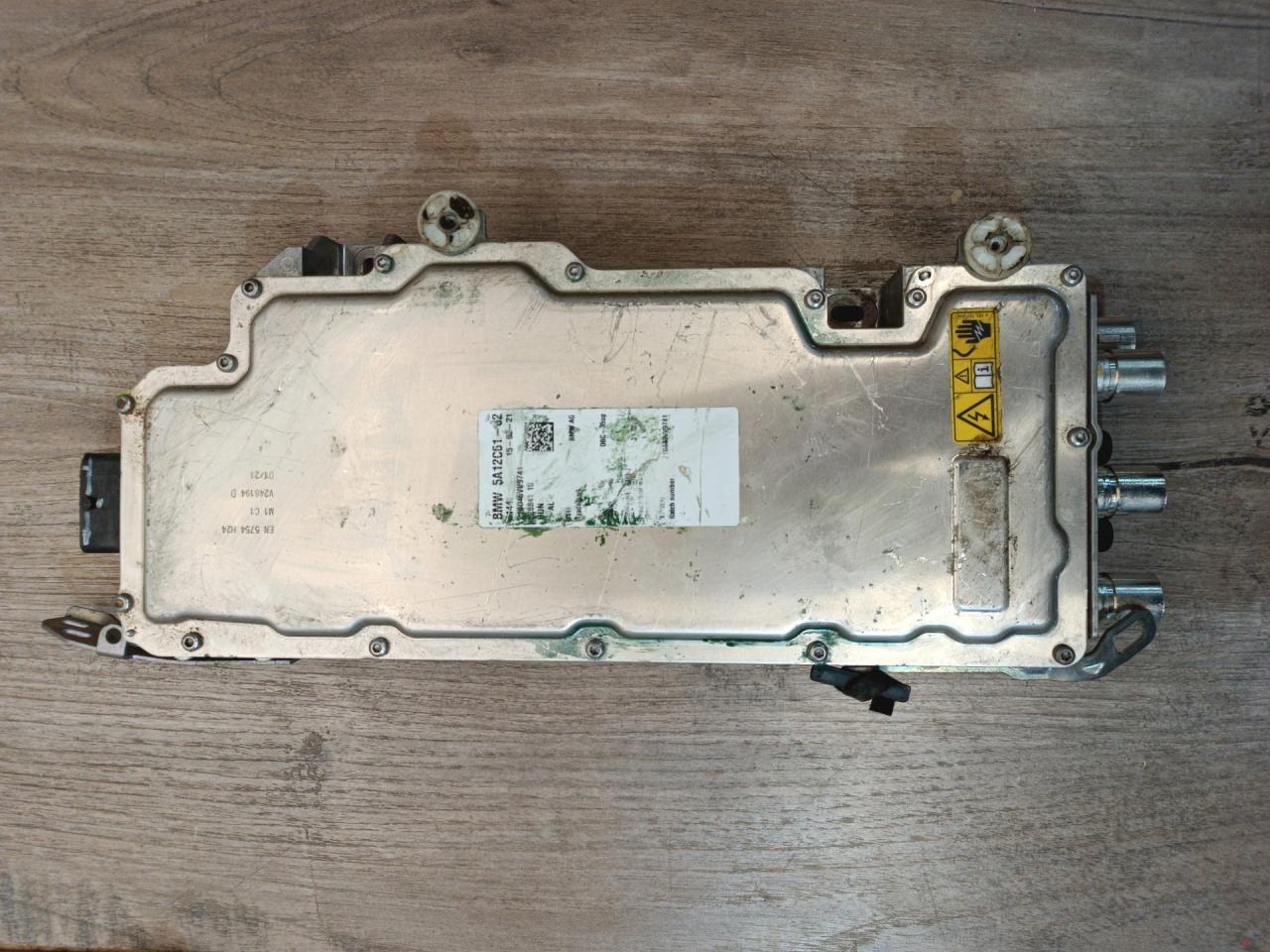 Преобразователь напряжения BMW X5 G05 2022, 3.0 л., B58B30C, бензин, АКПП, c27(arktis-grau brillanteffekt), внедорожник 5 дв., полный привод, правый руль, 5A12C61, 61445A12C61 - фото №1