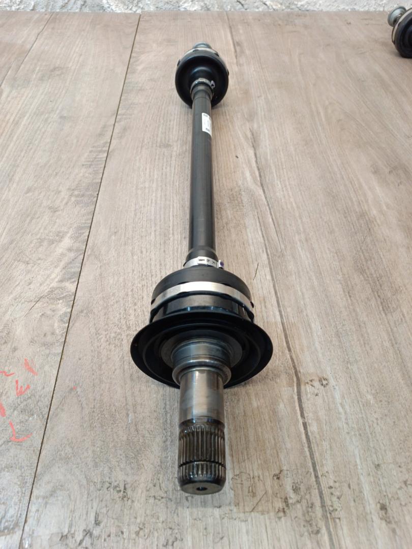 полуось задняя (приводной вал, ШРУС) BMW X5 G05 2022, 3.0 л., B58B30C, бензин, АКПП, c27(arktis-grau brillanteffekt), внедорожник 5 дв., полный привод, правый руль, 33208487517, 8487517 - фото №1