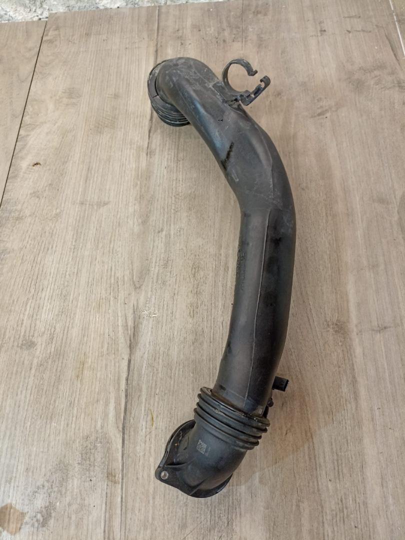 патрубок интеркулера BMW X5 G05 2022, 3.0 л., B58B30C, бензин, АКПП, c27(arktis-grau brillanteffekt), внедорожник 5 дв., полный привод, правый руль, 13718651066, 8651066, 1205862 - фото №1