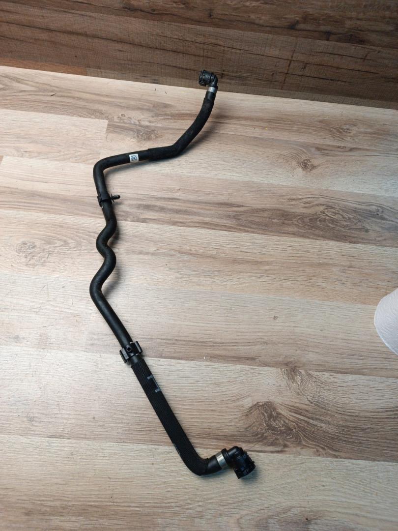 патрубок радиатора BMW X5 G05 2022, 3.0 л., B58B30C, бензин, АКПП, c27(arktis-grau brillanteffekt), внедорожник 5 дв., полный привод, правый руль, 5A4E423, 17125A4E423 - фото №1