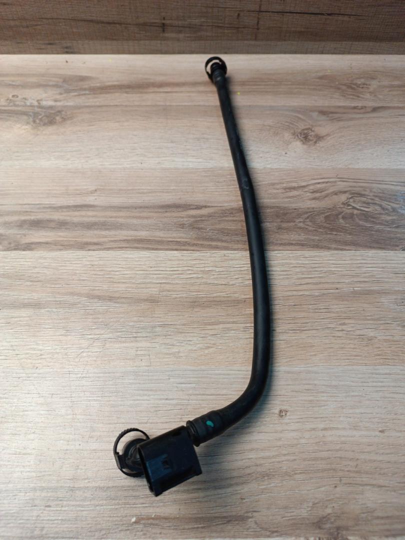 трубка вентиляции картерных газов BMW X5 G05 2022, 3.0 л., B58B30C, бензин, АКПП, c27(arktis-grau brillanteffekt), внедорожник 5 дв., полный привод, правый руль, 13908664930, 8664930 - фото №1