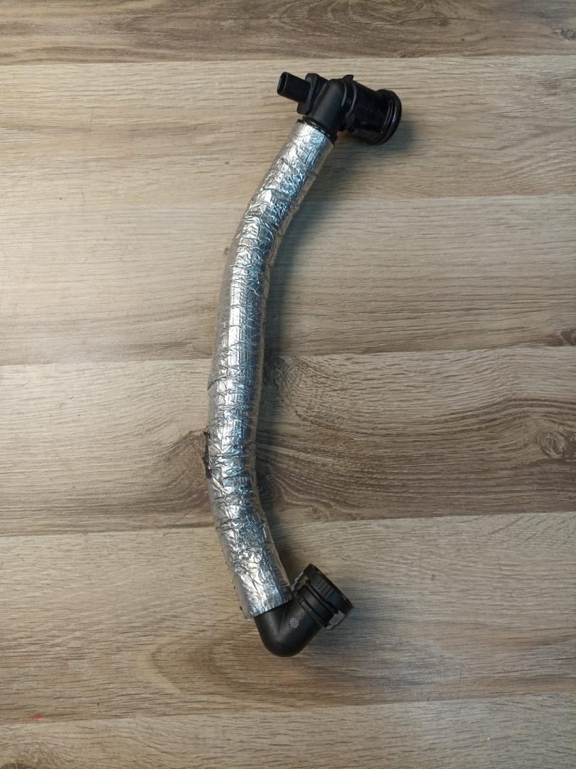 трубка вентиляции картерных газов BMW X5 G05 2022, 3.0 л., B58B30C, бензин, АКПП, c27(arktis-grau brillanteffekt), внедорожник 5 дв., полный привод, правый руль, 11157936327, 7936327 - фото №1