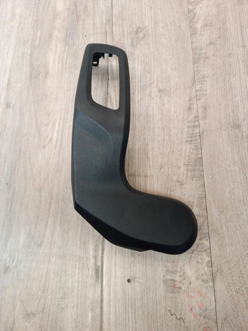 накладка на сиденье BMW X7 G07 2019, 4.4 л., N63B44D, бензин, АКПП, 416, внедорожник 5 дв., полный привод, 52206996765, 6996765 - фото №1