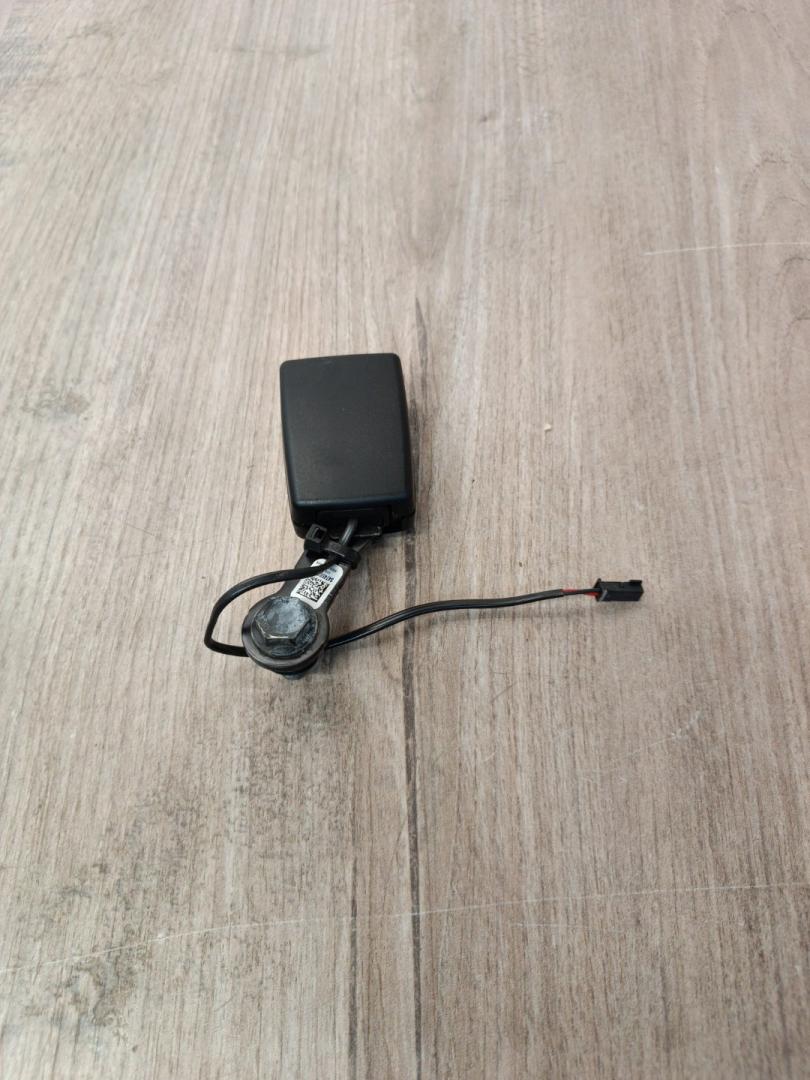 замок ремня безопасности BMW X7 G07 2019, 4.4 л., N63B44D, бензин, АКПП, 416, внедорожник 5 дв., полный привод, 72117459276, 7459276 - фото №1