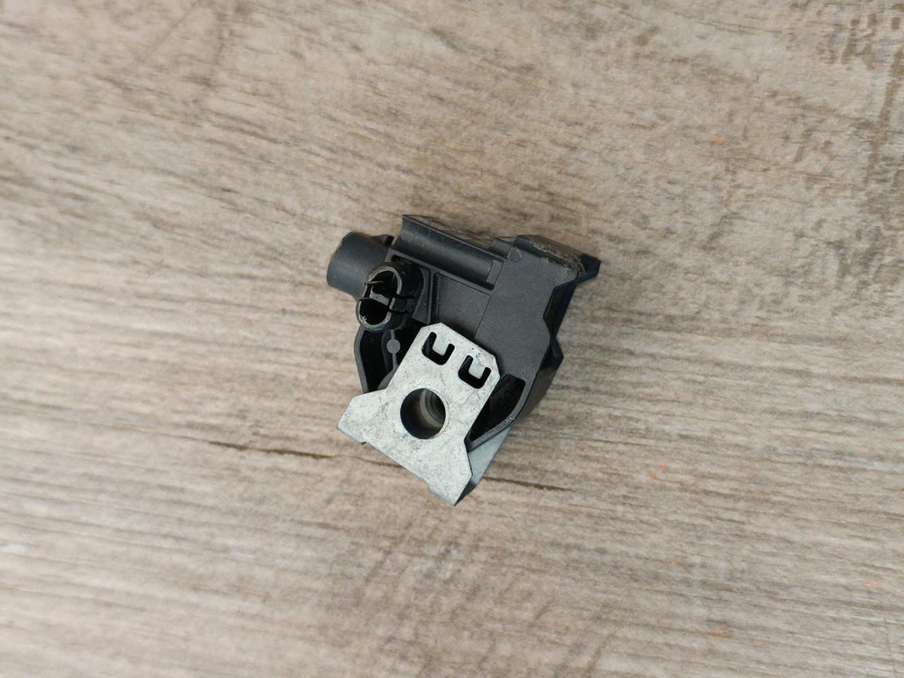 датчик удара BMW X5 G05 2022, 3.0 л., B58B30C, бензин, АКПП, c27, внедорожник 5 дв., полный привод, 9496817, 65779496817 - фото №1