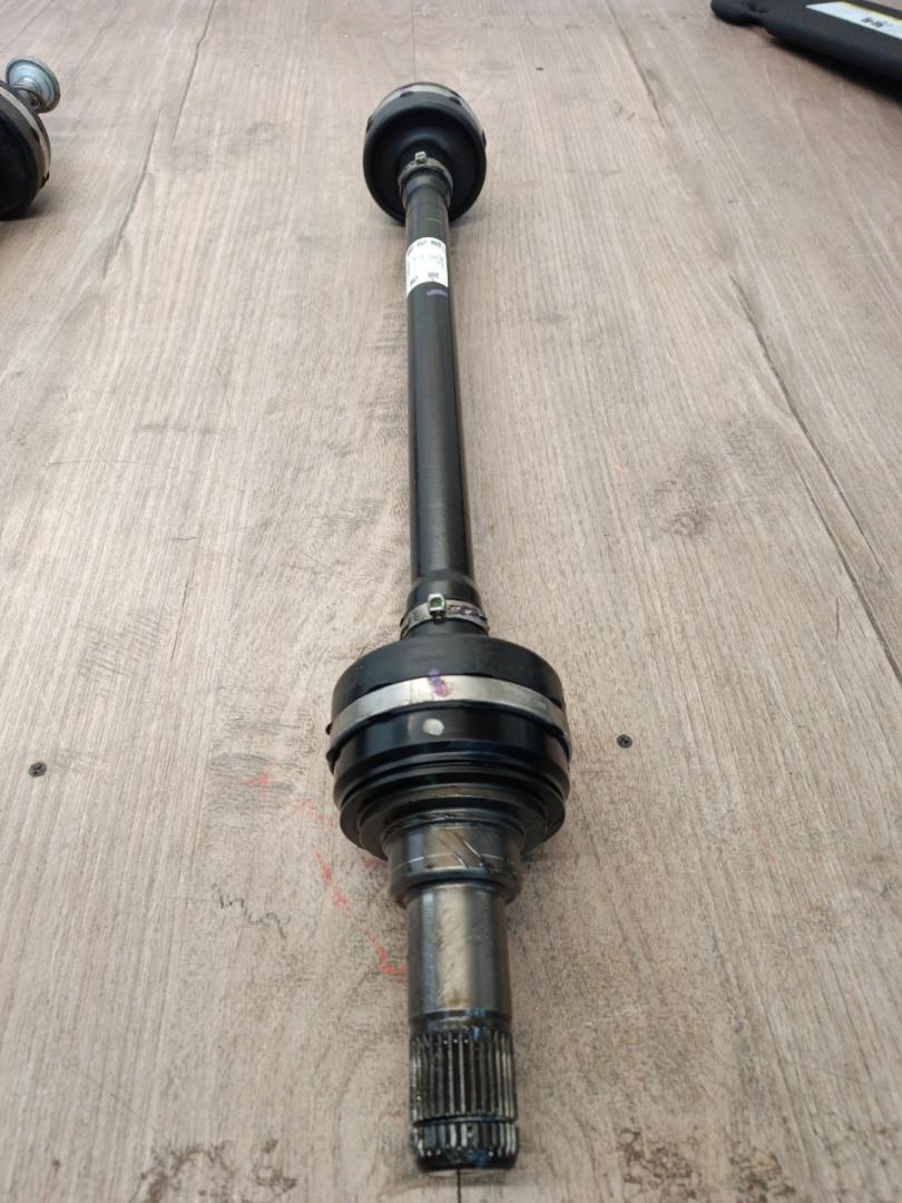 полуось задняя (приводной вал, ШРУС) BMW X5 G05 2022, 3.0 л., B58B30C, бензин, АКПП, c27, внедорожник 5 дв., полный привод, 33208487517, 8487517 - фото №1