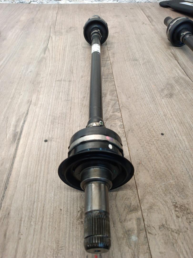 полуось задняя (приводной вал, ШРУС) BMW X5 G05 2022, 3.0 л., B58B30C, бензин, АКПП, c27, внедорожник 5 дв., полный привод, 33208487518, 8487518 - фото №1