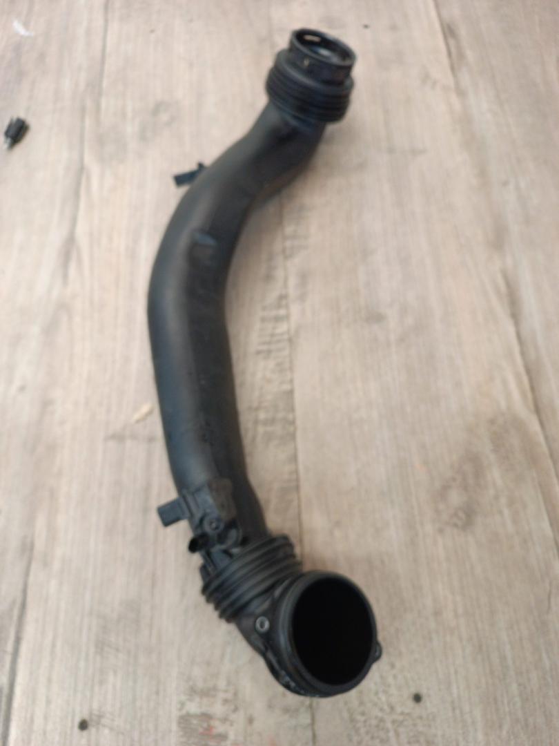 патрубок интеркулера BMW X5 G05 2022, 3.0 л., B58B30C, бензин, АКПП, c27, внедорожник 5 дв., полный привод, 13718651066, 8651066, 1205862 - фото №1