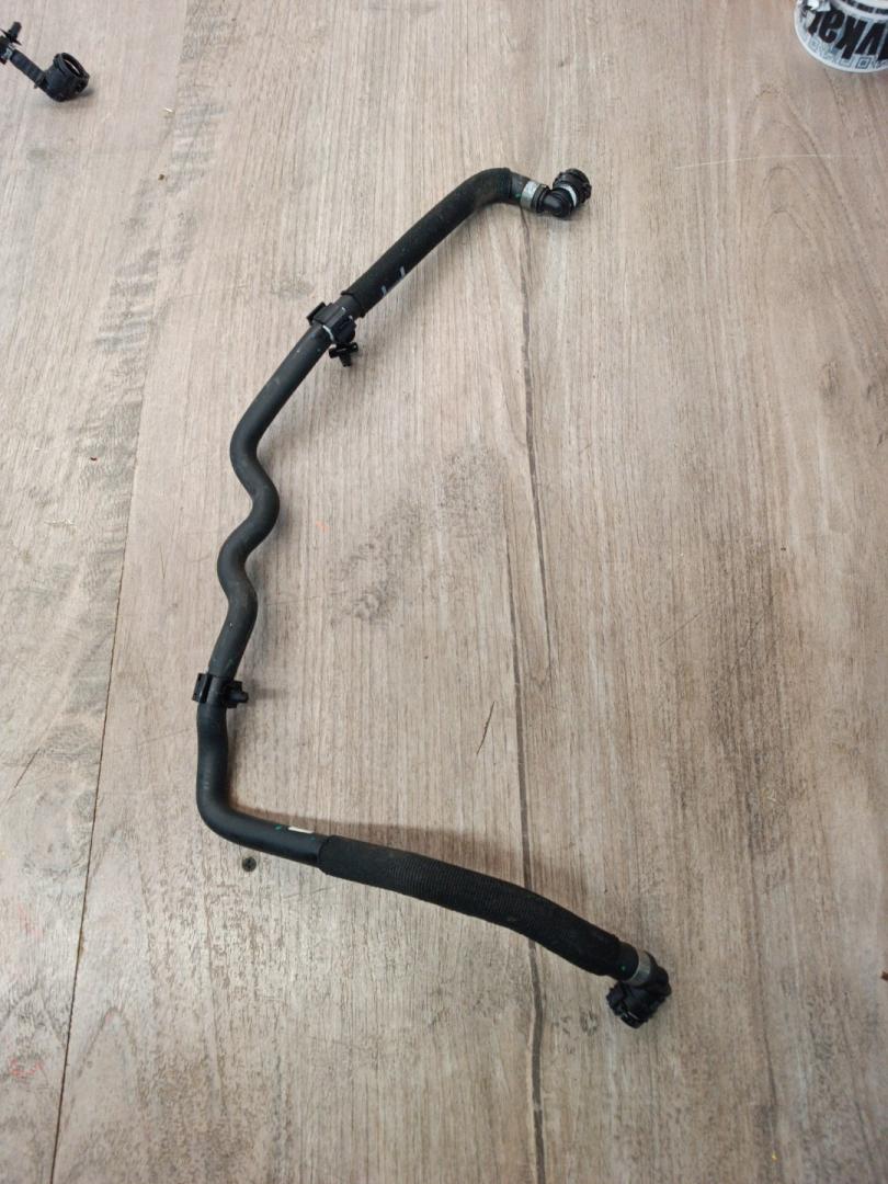 патрубок (трубопровод, шланг) BMW X5 G05 2022, 3.0 л., B58B30C, бензин, АКПП, c27, внедорожник 5 дв., полный привод, 17128742648, 8742648 - фото №1