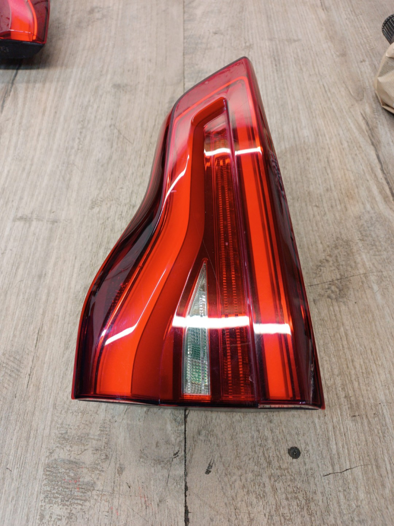 фонарь крышки багажника правый BMW X3 G01 2020, 3.0 л., B58B30B, бензин, c1m, внедорожник 5 дв., полный привод, 9853380, 63219853380 - фото №1