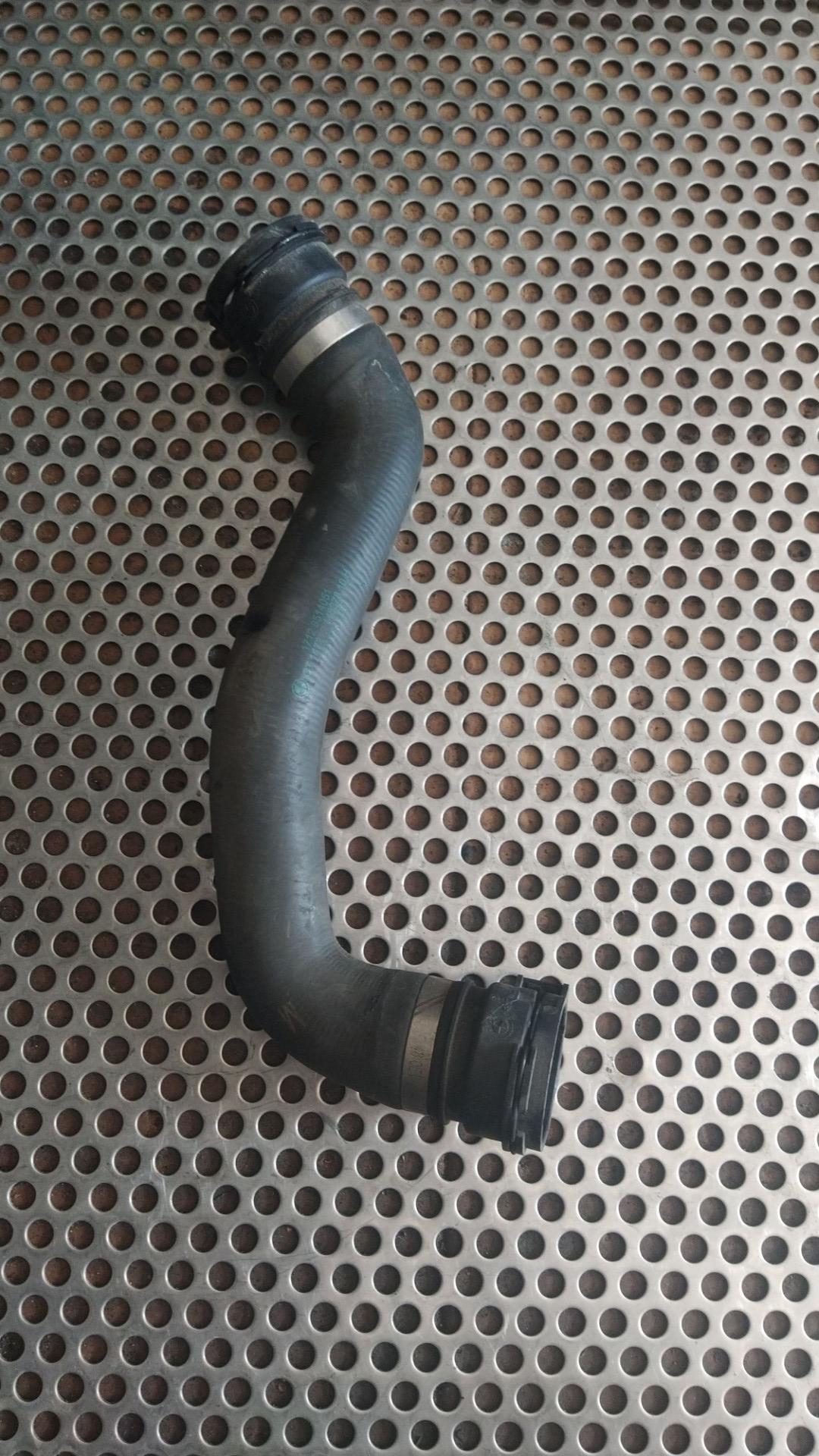 патрубок радиатора BMW 4 серия F32/F33 F36 2016, 2.0 л., B47 D20 B, дизель, АКПП, хетчбэк 5 дв., полный привод, правый руль, 17128514051, 8514051 - фото №1