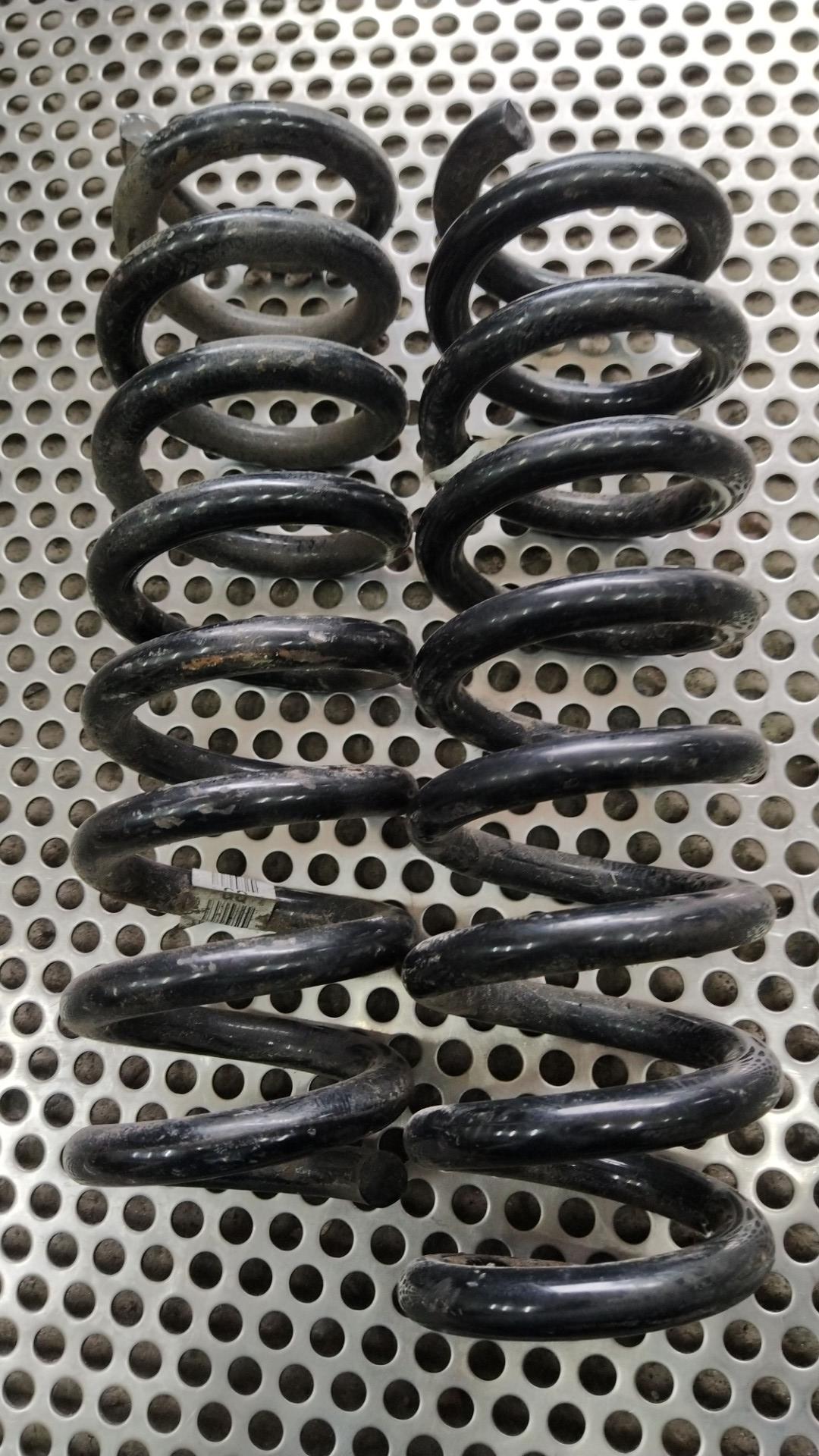 пружина задняя BMW 4 серия F32/F33 F36 2016, 2.0 л., B47 D20 B, дизель, АКПП, хетчбэк 5 дв., полный привод, правый руль - фото №1