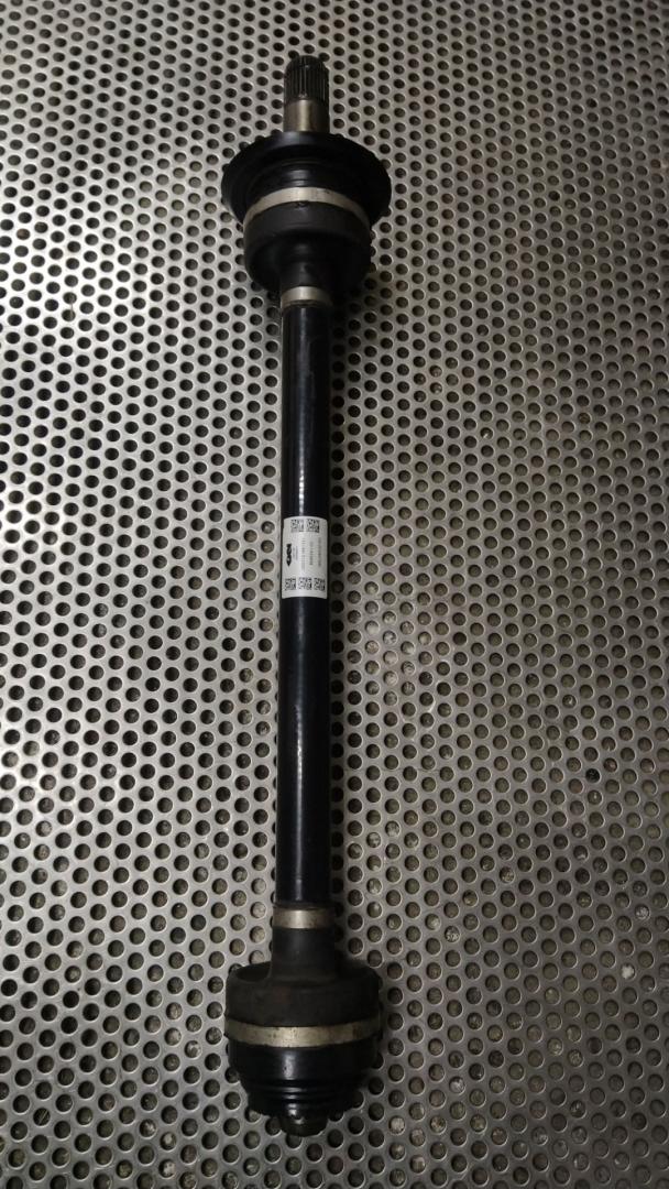 полуось задняя (приводной вал, ШРУС) BMW 5 серия G30/G31 2018, 2.0 л., гибрид, black sapphire metallic (475), седан, задний привод, правый руль, 33208686241, 8686241 - фото №1