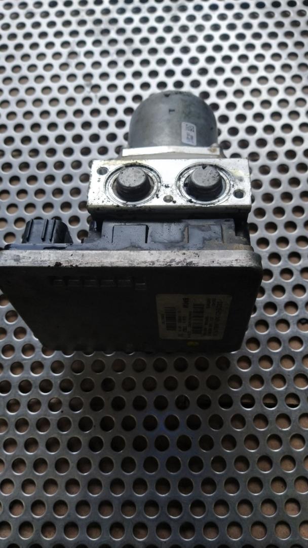 блок ABS BMW 5 серия G30/G31 2018, 2.0 л., гибрид, black sapphire metallic (475), седан, задний привод, правый руль, 34516892279, 6892279 - фото №1