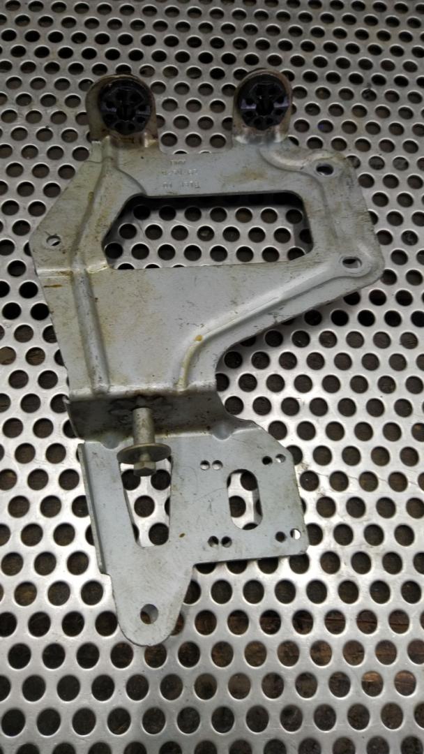 кронштейн (крепление) BMW 5 серия G30/G31 2018, 2.0 л., гибрид, black sapphire metallic (475), седан, задний привод, правый руль, 64219459462, 9459462 - фото №1