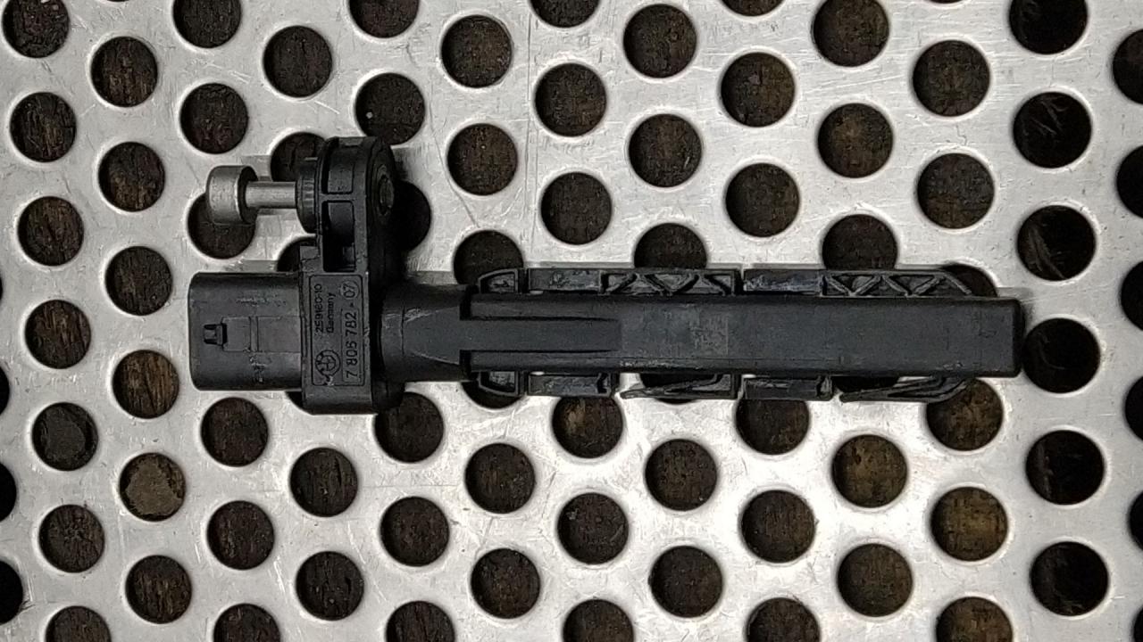 датчик коленвала BMW 5 серия G30/G31 2018, 2.0 л., гибрид, black sapphire metallic (475), седан, задний привод, правый руль, 7806782, 13627806782 - фото №1